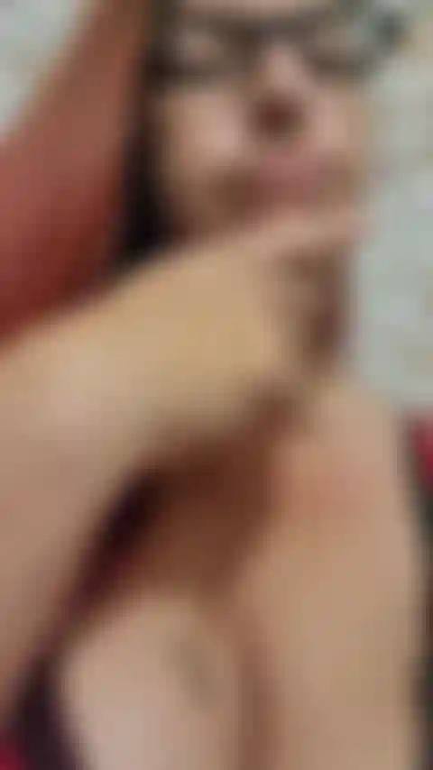 15 Seit monaten stille ich und werde nicht langsamer! Meine titten wurden ziemlich voll, also spritze ich eine menge milch heraus und sauge sie aus und mache eine schöne große sauerei! Audio!