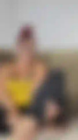 Es ist schon lange her, dass ich nagellack aufgetragen oder an meinen zehen gelutscht und dies aufgezeichnet habe. Genießen sie also diesen leckerbissen, bei dem ich meine schuhgröße 12 fuß zeige und mir dabei zusehe, wie ich nackt meine lackierten zehen lecke und lutsche ! ( Audio).