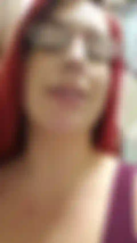 Zeige meinen bauch im dritten trimester. Die drückt/reibt/wackelt/tätschelt/usw. Und darüber redet, wie groß mein bauch ist, während ich ihn aus verschiedenen winkeln zeige und dich dann bitte, für mich darauf zu kommen! Audio!