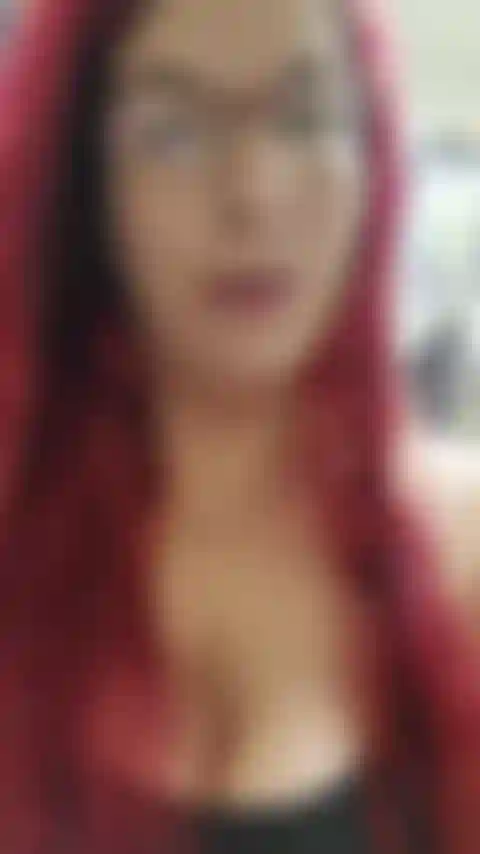 Ich habe meinen ersten kompletten milchclip gemacht, bei dem ich mit der hand abgepumpt und tonnenweise milch herausgespritzt habe, masturbiert, während ich an meinen brustwarzen gesaugt und überall milch ausgespuckt und eine riesige sauerei gemacht habe! Am ende des videos gibt es jede menge heiße ströme, auch mit audio!