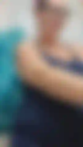 Mein bauch ist schon riesig, aber ich dachte, es wäre ein lustiges experiment, mich mit limonade noch mehr aufzublähen und zu sehen, wie groß und aufgebläht er werden kann, während ich tonnenweise krasse rülpser von mir gebe! Schau mir zu, wie ich meinen riesigen bauch zur schau stelle und rülpse! 38 Wochen.