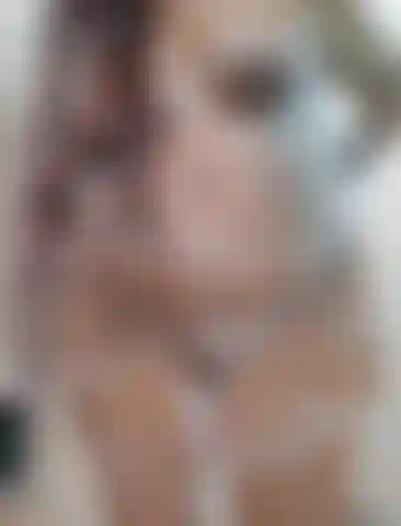 Nach drei wahnsinnig arbeitsreichen wochen und wirklich nicht viel zeit für mich allein musste ich jede freie zeit nutzen, um abzuspritzen! Ich war unter der dusche und es kam mir so vor, als wäre ich ein guter ort, um schön nass zu werden und mich mit dem duschkopf superhart zum abspritzen zu bringen! 25 Weeks!