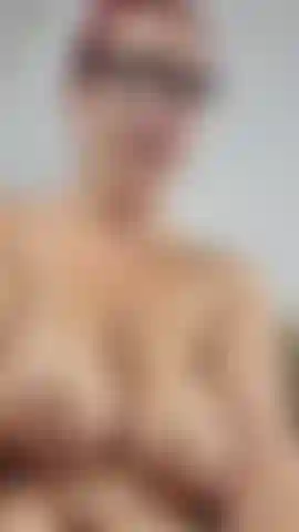 Willst du sehen, wie meine muschi gedehnt und gefickt und mit mehreren cumshots gefüllt wird? Auf meinen titten, meinem bauch, meinem gesicht und in meiner muschi, während ich ausgestreckt werde und dir sage, du sollst mich am ende sauber machen? ( Squirting-dildo-video!!) ( Audio!).