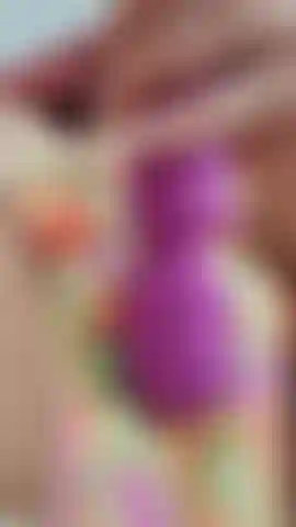 Ich reize mich mit meinem vibrator über meinem höschen, schiebe ihn dann hinein und lasse meinen kitzler vibrieren, bis ich einen schönen großen orgasmus habe, mit der kamera nah an meinem gesicht, damit du mein gesicht sehen kannst, während ich komme! Audio!