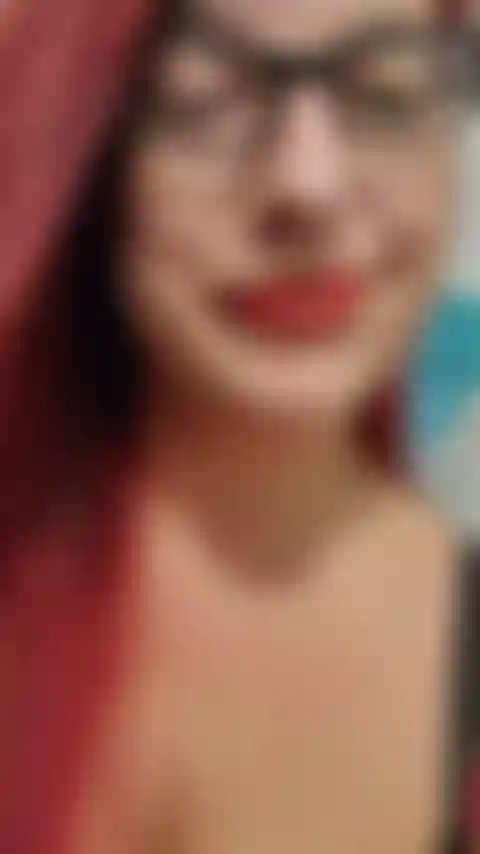 Es ist keine überraschung, dass ich gerne ganz natürlich bin, aber manchmal möchte ein mädchen etwas besonderes tun! Schau mir zu, wie ich deinen riesigen schwanz lecke, lutsche und streichle (benutze dafür den großen dildo), während ich roten lippenstift trage! Audio!