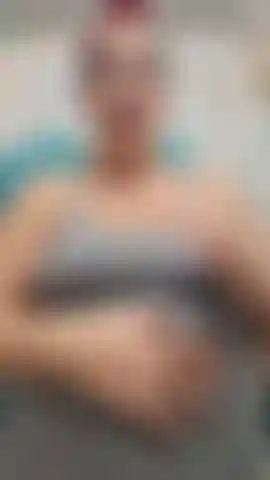 Ich habe immer so einen hunger, wenn ich schwanger bin, besonders so schwanger. Es scheint, als ob ich, egal was ich esse, nichts mich satt macht! Ich beschließe, dass, wenn ich dich verschlucke, du zeit brauchst, um zu verdauen, und dass ich meinen hunger vielleicht länger als eine stunde stillen kann! 38 Wochen.