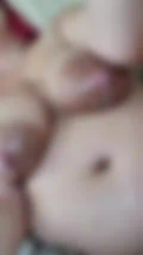 Sieh zu, wie meine titten automatisch abtropfen, nachdem sie angefangen haben, sich zu senken - super heiß!