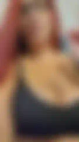 Sieh mir zu, wie ich in meinem badezimmer auf meinem bösen drachenspielzeug dexter reite (das ist das erste mal, dass ich versuche, dieses monströse spielzeug zu reiten) und dann meine muschi damit hart und schnell ficke und meine titten zum wackeln bringe, während es mich zum wackeln bringt sperma super hart! Audio! 18 Woche schwanger!