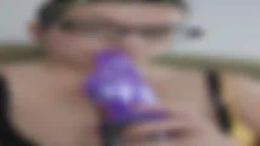 Mein mann war über eine woche lang außer haus, ohne mich vorher zu ficken. Während meines eisprungs nahm ich die sache selbst in die hand und benutzte zum ersten mal den neuen stoßdildo, den er mir zu weihnachten gekauft hatte, und er fickte mich so gut und ich kam schön heftig!