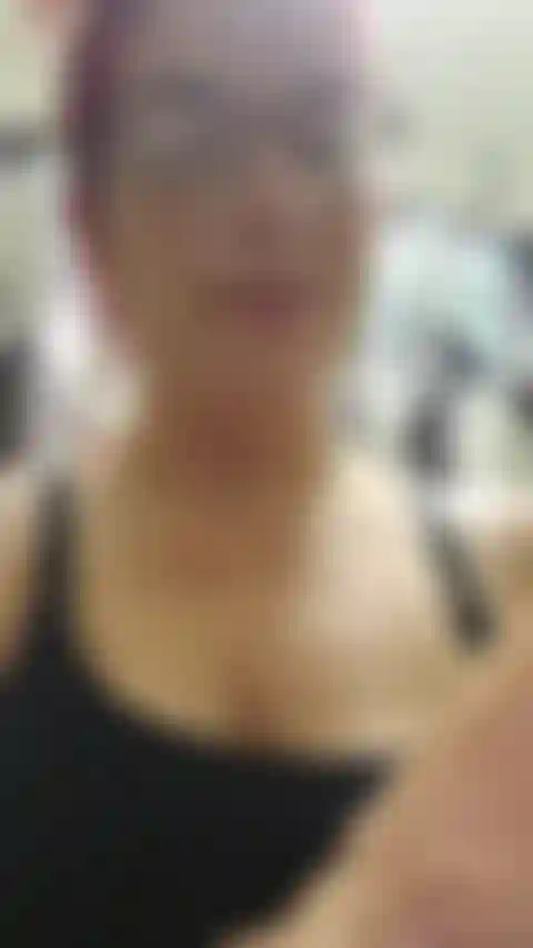 . Der anblick meines 10-zoll-dildos bringt mich allein schon immer so gut zum kommen. Ich dachte, ich schaue mal, was passiert, wenn ich mich damit ficke und gleichzeitig meinen vibrator benutze, und nun ... Überzeugen sie sich selbst! 38 Wochenlang benutze ich mein großes spielzeug + lila vibrator – audio!