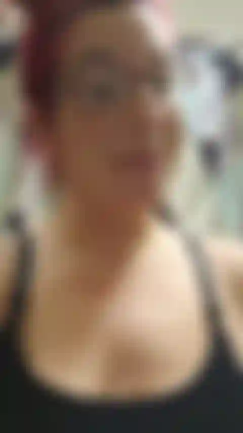 Nachdem ich endlich ein spielzeug gefunden habe, auf dem man es „reiten“ kann, haben sie jetzt die chance, es zu sehen. Der 38. Schwangerschaftswoche, wie ich auf meinem 10-zoll-dildo reite, vorder- und rückansicht – sehen sie sich meinen großen schwangeren bauch, meine titten und meinen arsch an, die überall hüpfen! – Audio.