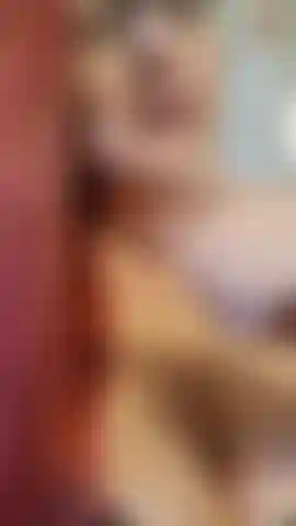 Ziehe mich aus und zeige meinen ganzen körper von vorne und hinten. Dann ziehe ich mein glasspielzeug raus und benutze es zum ersten mal seit langem. Meine stimmung und ein schöner, großer orgasmus! Meine muschi war so nass! ( Audio).