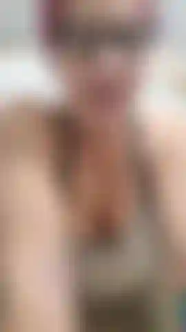 Brendan war wieder da und wollte, dass ich meinen sexy, kurvigen, schwangeren körper zeige und ihn jetzt, da ich in der 34. Woche schwanger war, noch einmal necke! Er ist so eifersüchtig auf meinen kurvigen schwangeren körper und wünscht sich, er könnte den letzten monat meiner schwangerschaft mit mir verbringen!