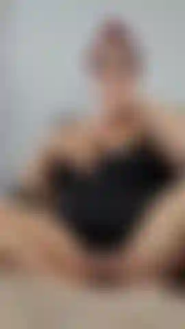 Der eisprung macht meine muschi super klatschnass und meine hormone geraten außer kontrolle! Ich benutze mein 10-zoll-spielzeug, um meine muschi zu ficken, und drehe meinen vibrator ganz hoch, um einen schönen großen orgasmus zu haben! Ich zeige dir wie nass das spielzeug danach ist und putze es ab! Audio!