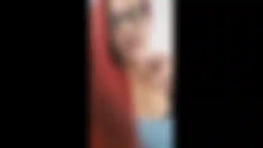 Schau mir zu, wie ich zum ersten mal seit meiner geburt meine muschi mit adams kolossalem 12-zoll-schwanz dehne und mich richtig heftig zum abspritzen bringe! Ich gebe auch an und vergleiche adam mit meinem neuen 13-zoll-dildo!