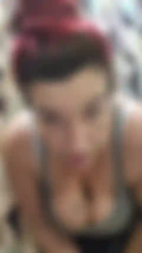 2 Eine meiner lieblingsbeschäftigungen im selben video! Sauge an meinen milchigen brustwarzen und sauge milch heraus, lasse dann alles auf meine riesigen milchtitten herunterlaufen, dann würge ich mit meinem dildo tief in die kehle und mache mir eine riesige spucke, milchige spuckesauerei! - Audio!