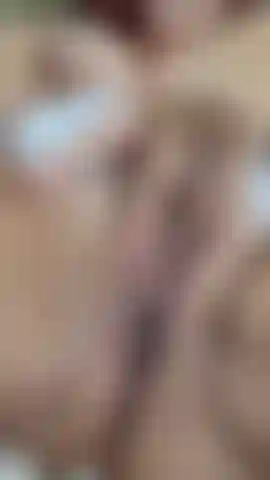 Ich war in einer perversen stimmung und wollte nochmal kommen. Dieses mal stecke ich also meinen vibrator in mich und ficke damit meine nasse, cremige muschi mit dem vibrator auf höchster stufe, bis ich nochmal komme! ( Audio).