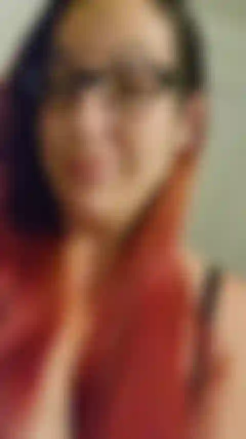 Ganzkörperansicht von kopf bis fuß in leggings/tanktop/bh/höschen, wie ich alles ausziehe und dir dann meine titten ins gesicht hänge und sie schüttele! Audio!