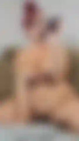 Wie ich mit meinen schlaffen schwangeren titten herumhüpfe, während ich meinen 9-zoll-schwarzdildo reite. Ich ficke mich dann im doggystyle, bevor ich mich umdrehe und mich selbst ficke, während ich schmutzig mit dir rede und dir sage, dass ich möchte, dass du meine muschi mit einer riesigen ladung füllst! 20 Weeks!