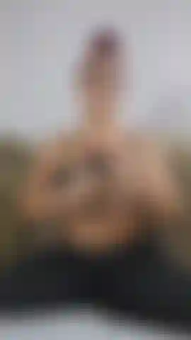 Ich benutze 2 meiner lieblingsspielzeuge, um mich hart zum orgasmus zu bringen! Ich ficke meine muschi mit meinem schönen großen, geäderten 25-cm-dildo, während ich meinen vibrator auf voller stufe auf meiner klitoris benutze! (Audio!).