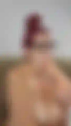 Sieh mir zu, wie ich deinen schwanz richtig gut lutsche und dich dann eine große ladung sperma auf meine titten spritzen lasse! ( Squirting-dildo-video!!) ( Audio!).