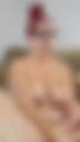 Willst du zusehen, wie ich deinen schwanz mit meiner engen, feuchten muschi melke, wenn ich darauf abspritze? Du wirst super aufgeregt und bläst den größten creampie in mich hinein und siehst dann zu, wie am ende alles herausfließt! ( Squirting-dildo-video!!) ( Audio).