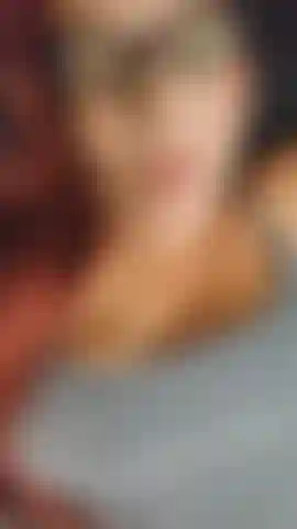 Pov von dir, wie du mich in der missionarsstellung fickst, während ich schmutzig mit dir rede und dir sage, wie sehr ich es kaum erwarten kann, zu spüren, wie du mich von innen ausfüllst und mir hilfst, die wehen einzuleiten, damit du mich wieder schwängern kannst! Viele nahaufnahmen von gesichtern, schmutzige gespräche und hüpfende titten! 39 Wochen.