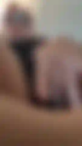 Ich habe selten wirklich „allein“ zeit, also habe ich das auf jeden fall ausgenutzt und im wohnzimmer mit meiner muschi gespielt, bis ich kam. Schau mir zu, wie ich meine muschi fingere und mit meiner klitoris spiele, bis ich abspritze! Audio!