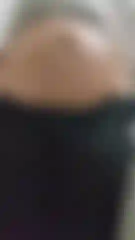 30 Wochen lang ziehe ich mich aus, nachdem ich in der 30. Schwangerschaftswoche meinen riesigen schwangeren bauch zur schau gestellt habe, und fingere dann ein wenig meine cremige feuchte schwangere muschi! Nette kleine neckerei! ( Audio!).