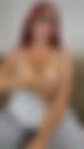 Ich habe die ganze woche nicht zum orgasmus gebracht! Ich hole meine titten raus und spiele mit ihnen, ziehe meine leggings und höschen runter, lege mich zurück und vibriere meinen kitzler, bis ich einen schönen großen orgasmus habe! ( Audio).