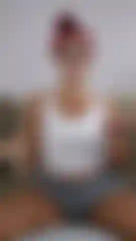 Ich ziehe mich komplett nackt aus, würge dann an meinem schönen großen fetten, adrigen, dicken 25-cm-dildo und werde schön dreckig, wie das versaute mädchen, das ich bin! (Audio!).