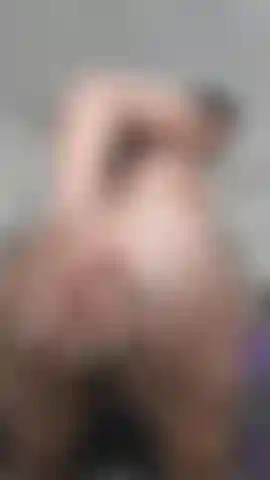 Die auf einem torso reitet und schmutzig redet.