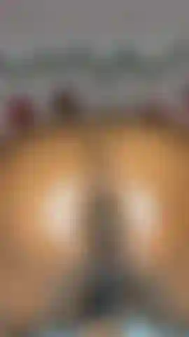 Nahaufnahme beim squirten mit einem vibrator.