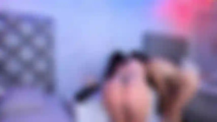 Komm, lass uns eine weile spaß haben. Mein körper möchte, dass du ihn berührst.