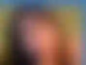 Ich liebe es mit meinen titten zu spielen und dir einen zu blasen.