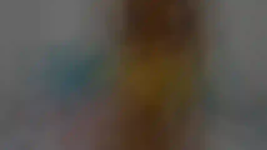 Sexy nackt, mit speichel am arsch.