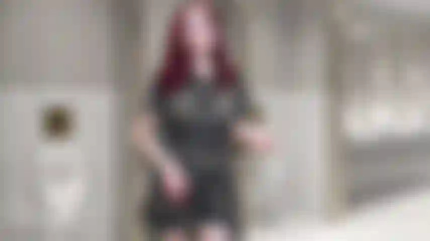 Bla@ckmailed in der toilette.