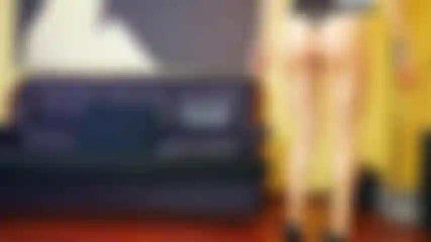 Die in ihre stiefelsucht (maßanfertigung) eintaucht.