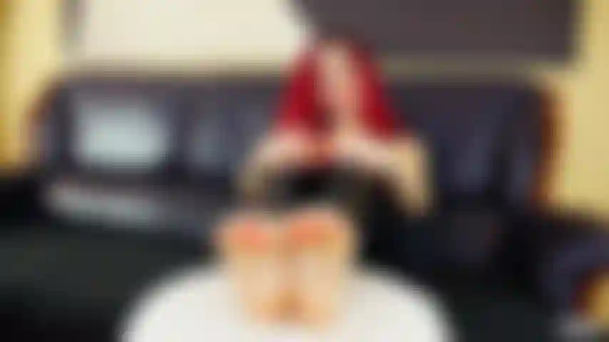 Deine welt dreht sich um meine füße.