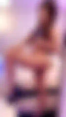 Nackt im spiegel (neckend).