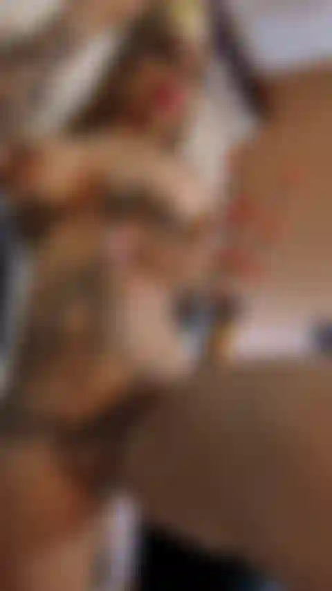 Mein nackter körper ist eingeölt