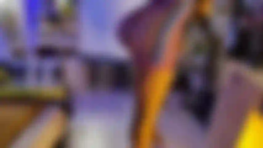 Meine freundin hat gesaugt und hatte am ende einen großen pferdeschwanz in ihrem arsch.