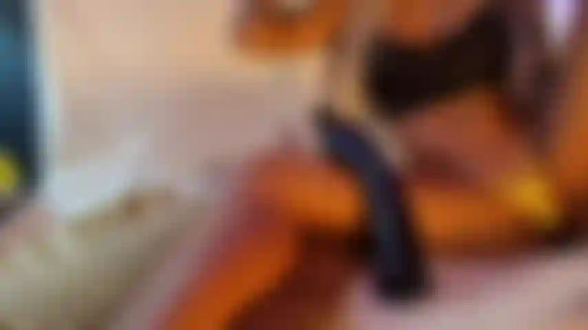 Luxusmädchen ist mit cremigem sperma 4k gefüllt.