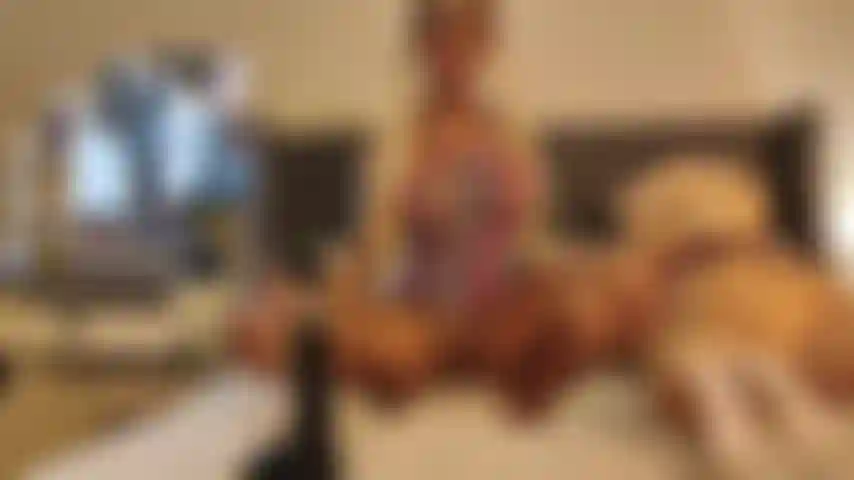 Neues kleid für neues analerlebnis.