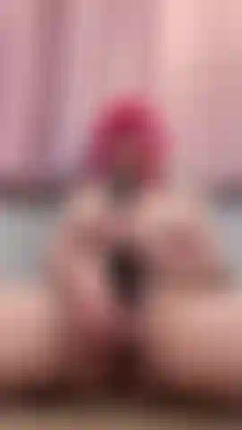 Schnelles cremiges sperma mit meinem neuen spielzeug und vibrator auf meinem kitzler. Wie meine muschi schön cremig wird, während ich für dich stöhne.