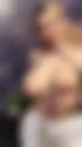 Massage mit riesigen brüsten.