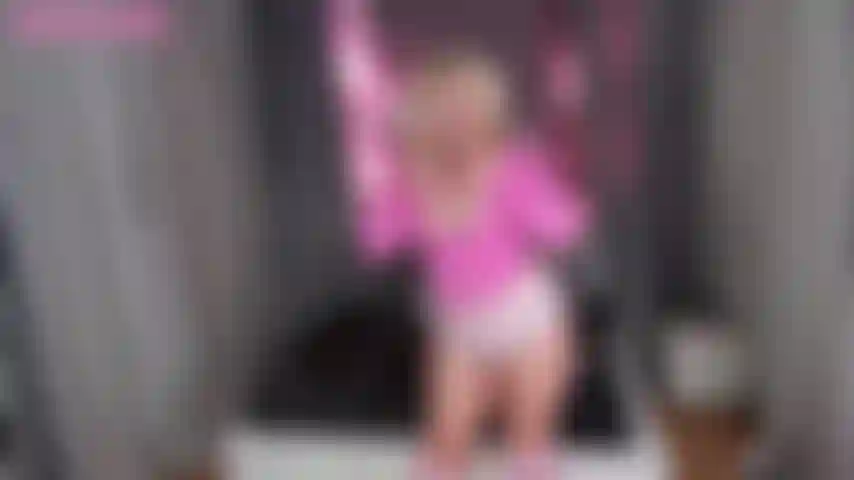 Trailer***fick meine muschi, bis ich auf deinem schwanz spritze, daddy!