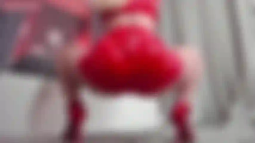 Eine rote, dicke anhängerschlampe.