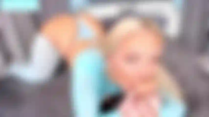 Trailer***arch und super schlampige, würgende eier, deep deepthroat.