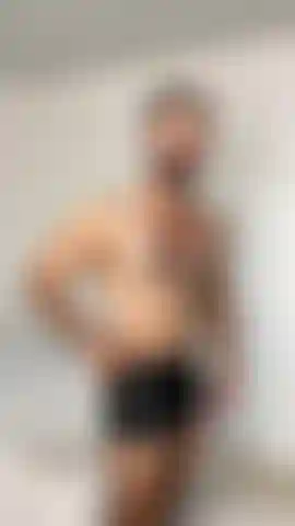 Ein teil von mir ... Ihr frecher, muskulöser, behaarter mann in ledershorts für sie!